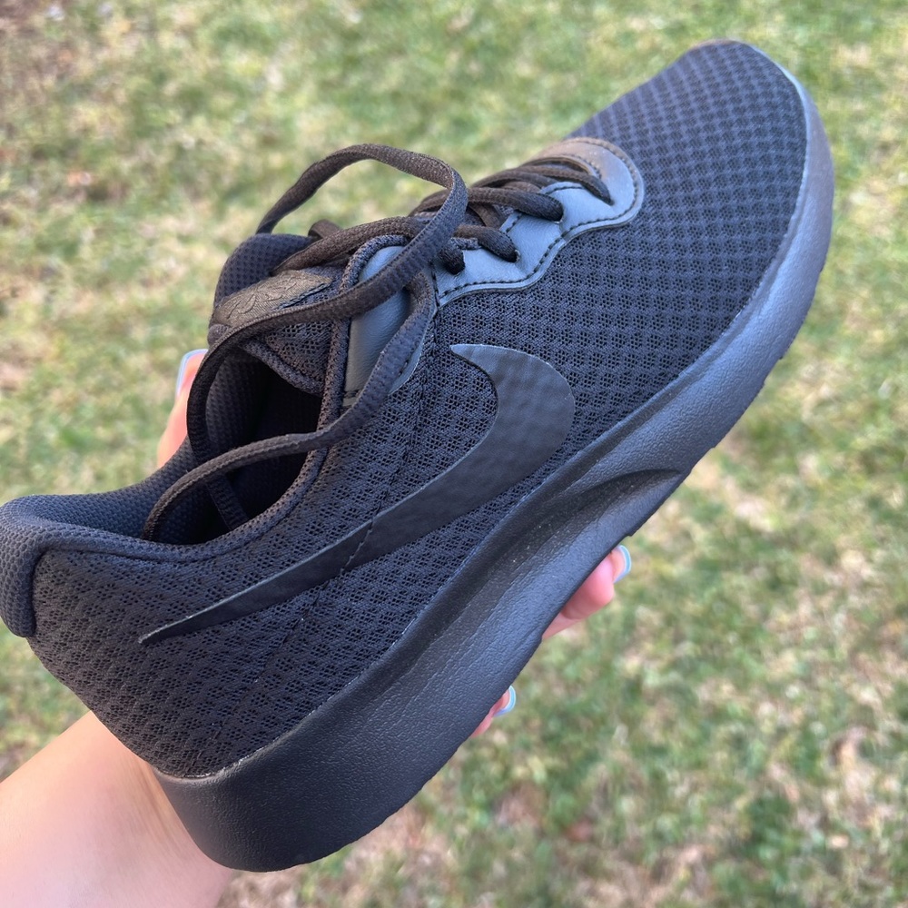 Nike Tanjun